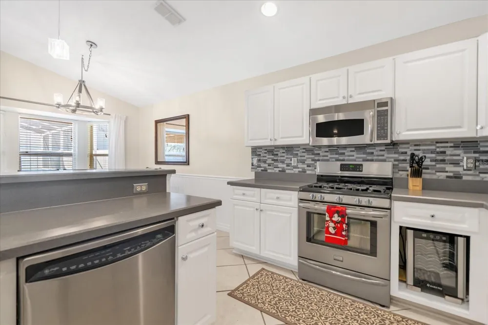 111 PINEWOOD DRIVE Davenport, FL 33896