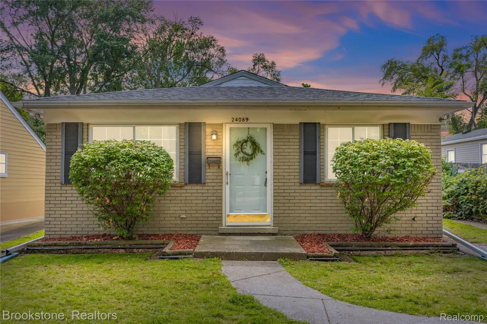 24089 Hopkins Street Dearborn Heights City, MI 48125