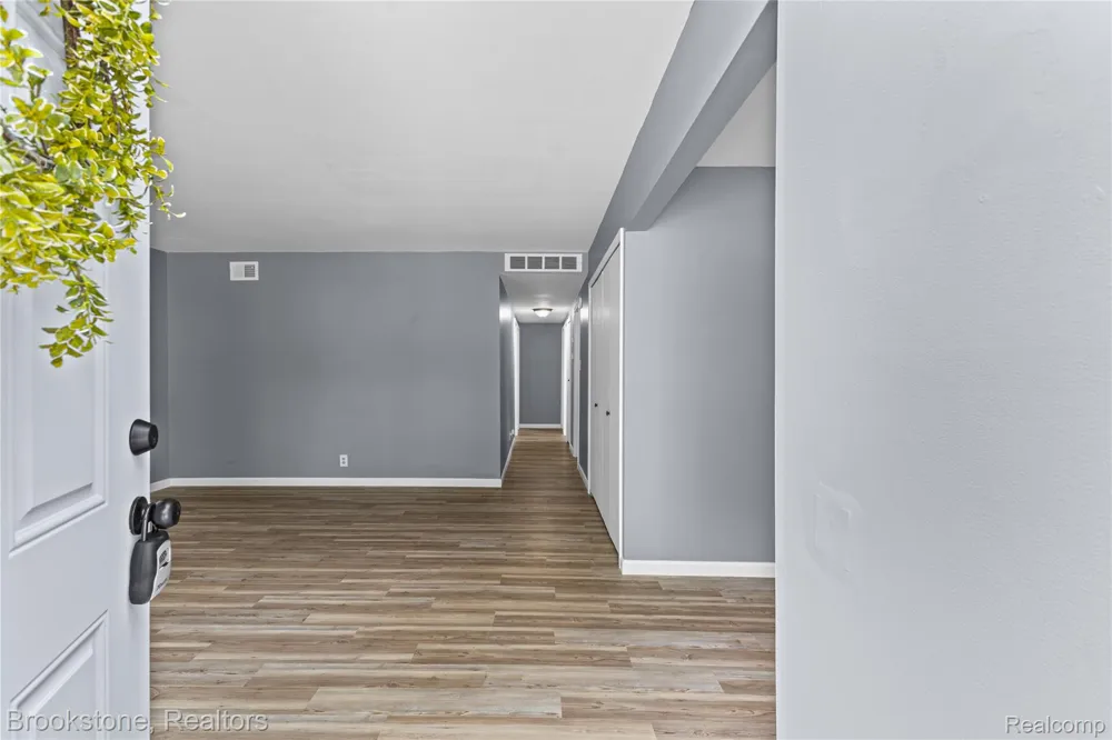 24089 Hopkins Street Dearborn Heights City, MI 48125