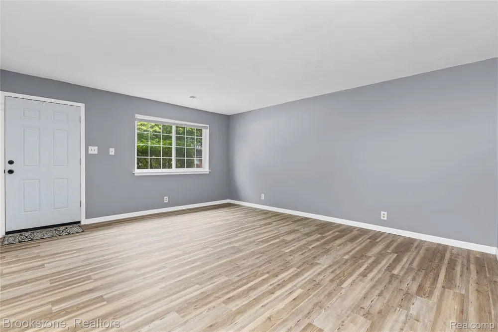 24089 Hopkins Street Dearborn Heights City, MI 48125