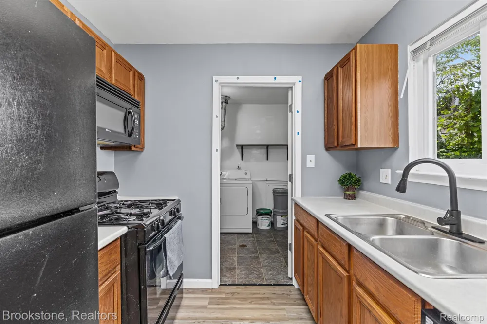 24089 Hopkins Street Dearborn Heights City, MI 48125