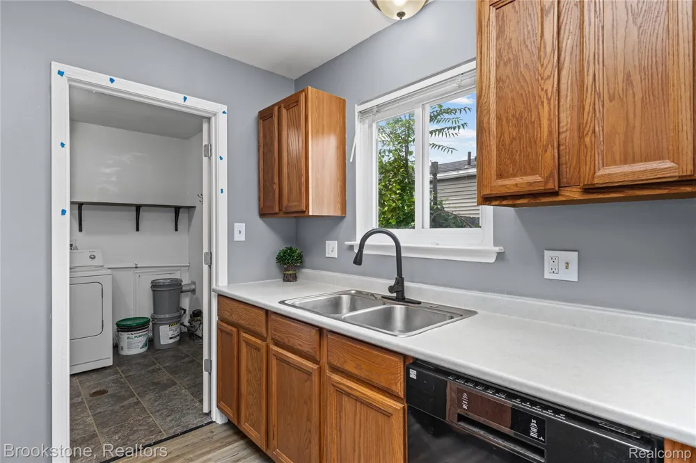24089 Hopkins Street Dearborn Heights City, MI 48125