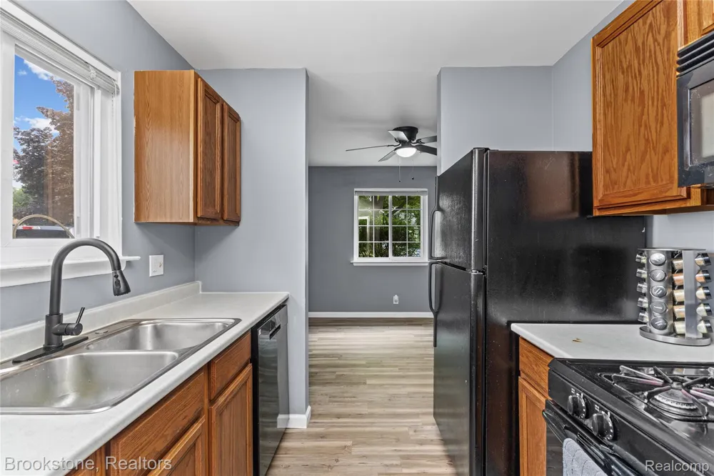 24089 Hopkins Street Dearborn Heights City, MI 48125