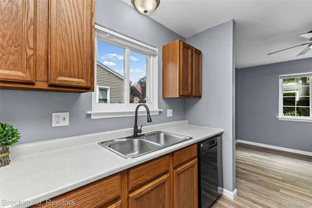 24089 Hopkins Street Dearborn Heights City, MI 48125