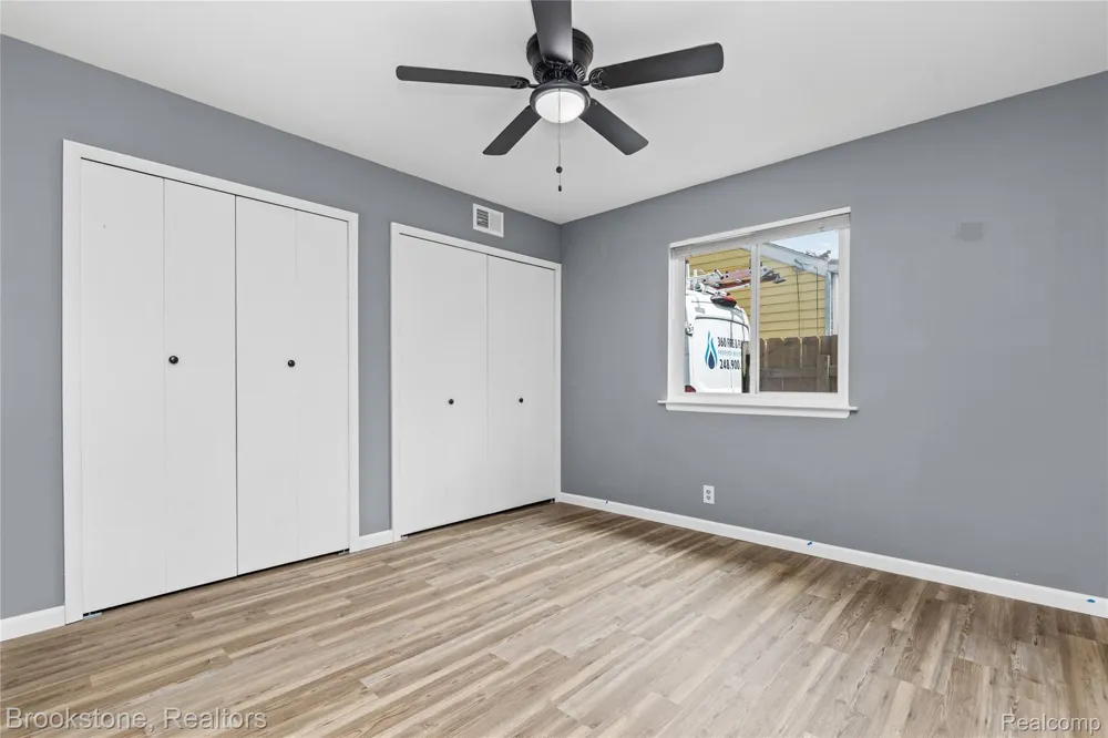 24089 Hopkins Street Dearborn Heights City, MI 48125