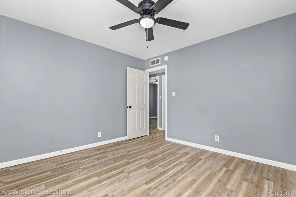24089 Hopkins Street Dearborn Heights City, MI 48125