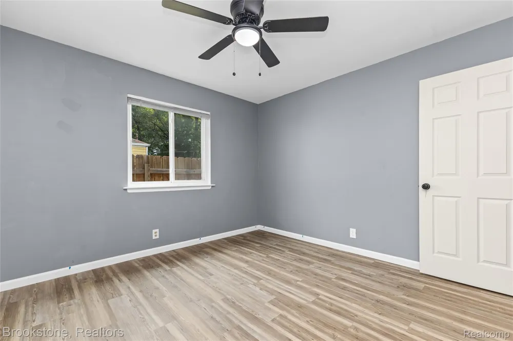 24089 Hopkins Street Dearborn Heights City, MI 48125
