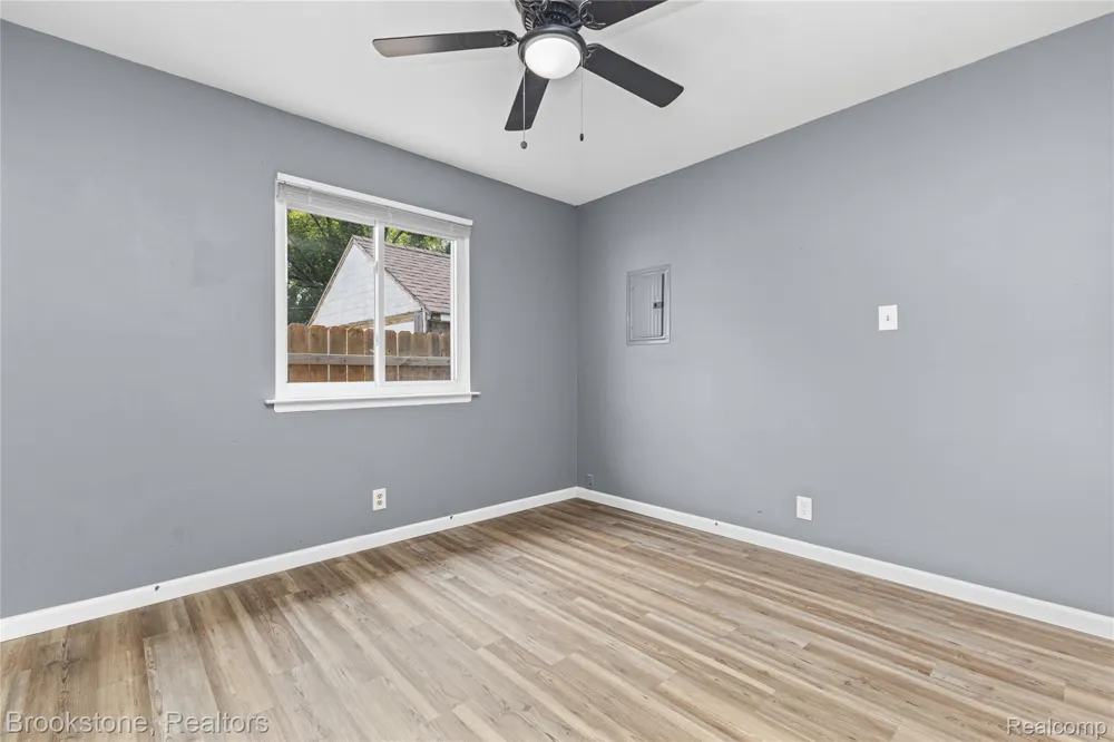 24089 Hopkins Street Dearborn Heights City, MI 48125