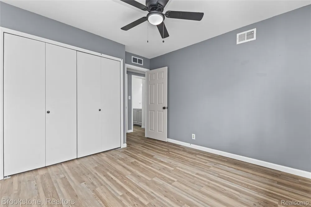 24089 Hopkins Street Dearborn Heights City, MI 48125