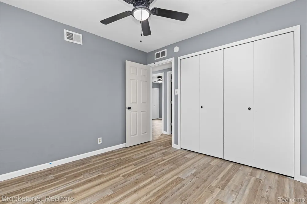 24089 Hopkins Street Dearborn Heights City, MI 48125
