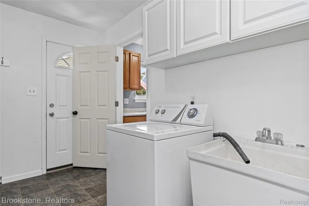 24089 Hopkins Street Dearborn Heights City, MI 48125