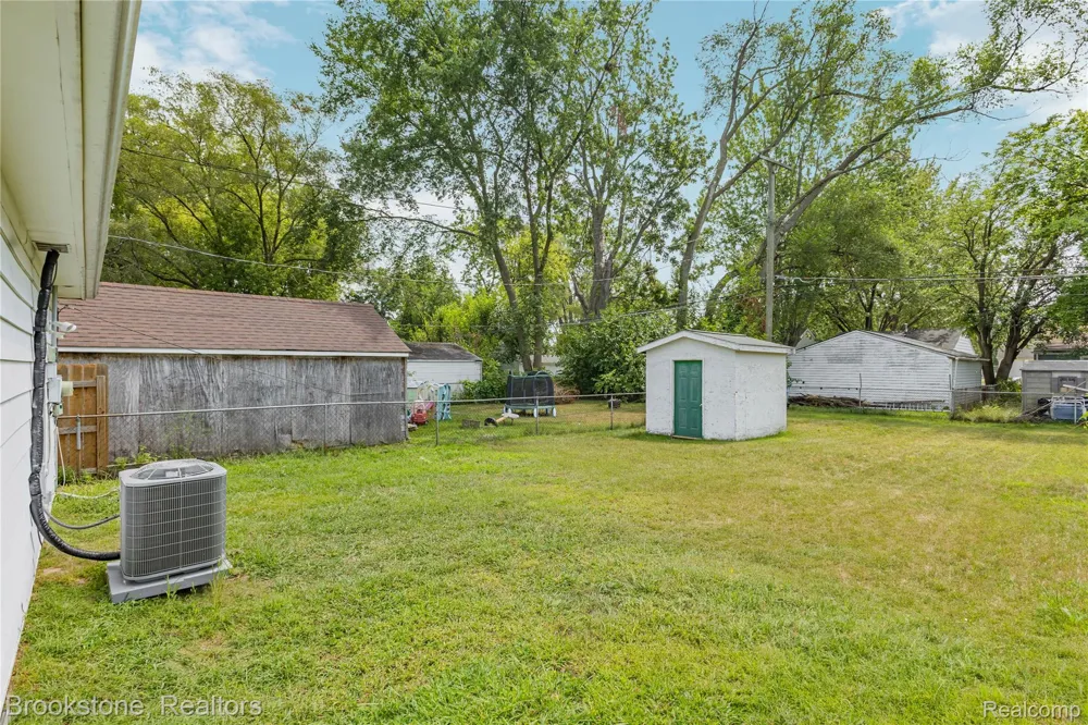 24089 Hopkins Street Dearborn Heights City, MI 48125