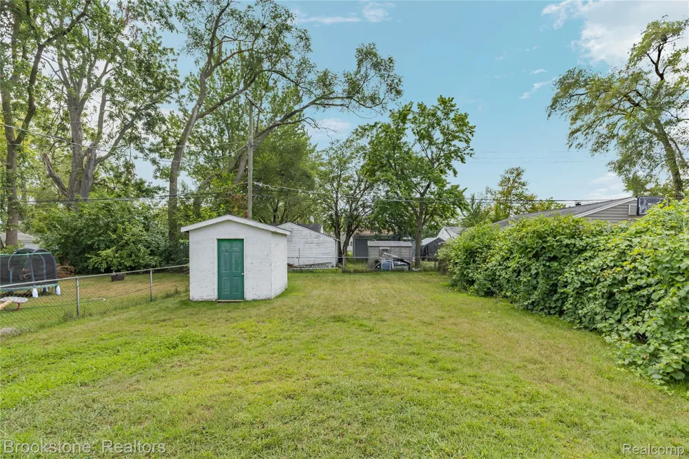 24089 Hopkins Street Dearborn Heights City, MI 48125