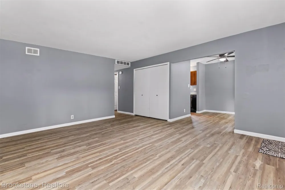 24089 Hopkins Street Dearborn Heights City, MI 48125