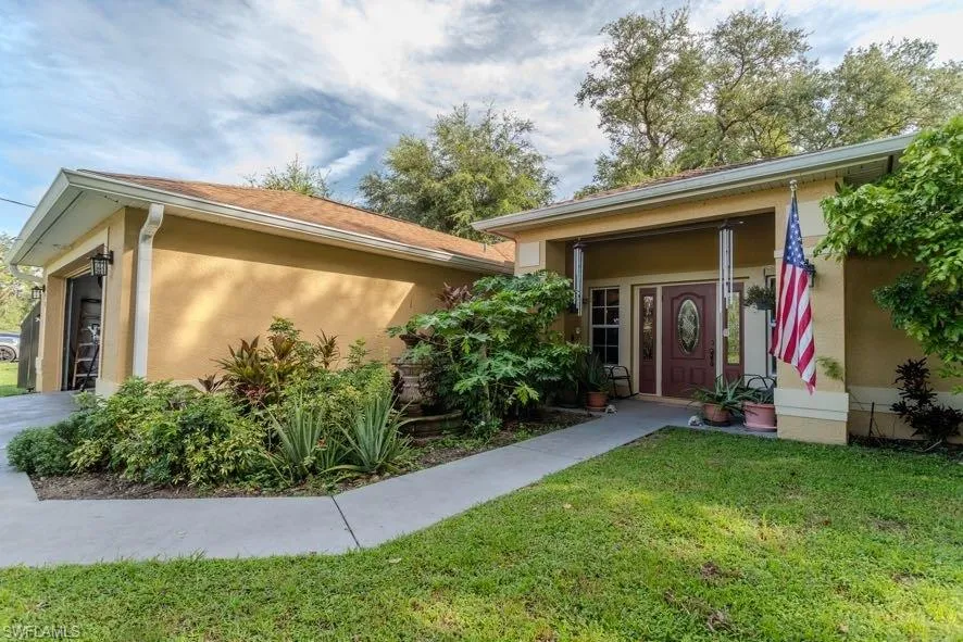 1098 Mission Lane Labelle, FL 33935
