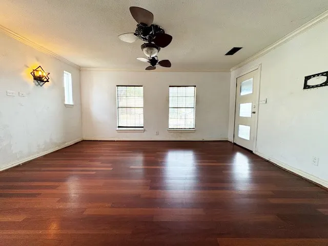 2414 Brandon Street Dallas, TX 75211
