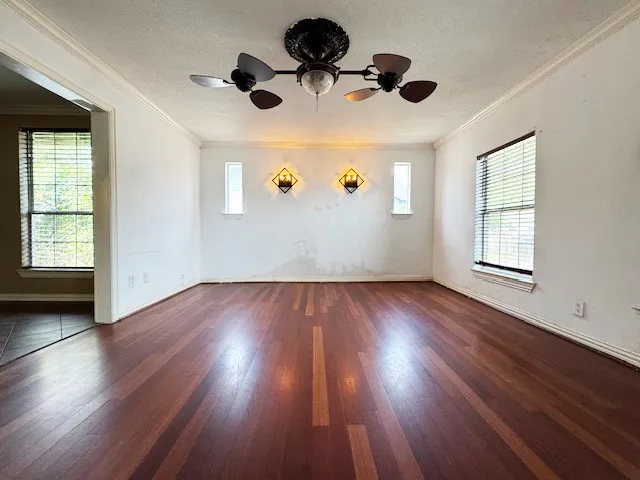 2414 Brandon Street Dallas, TX 75211