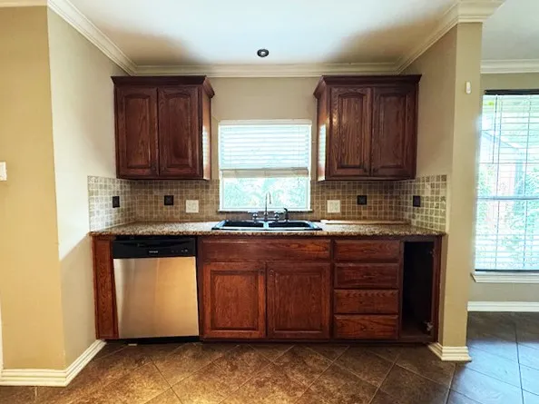 2414 Brandon Street Dallas, TX 75211