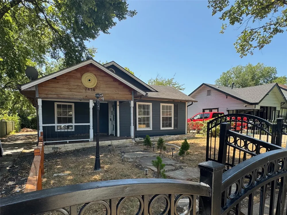 2414 Brandon Street Dallas, TX 75211