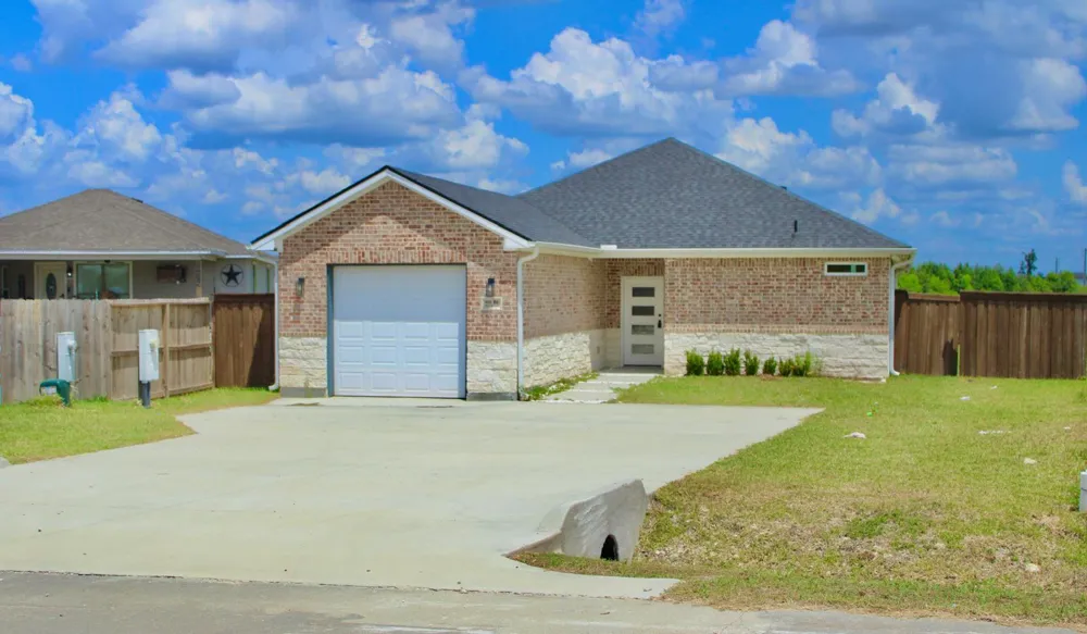 812 Road 57071 Cleveland, TX 77327