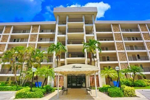 2801 PALM AIRE DRIVE #405