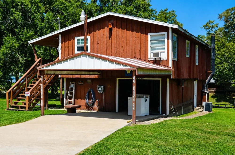 242 Lamenda Avenue Livingston, TX 77351