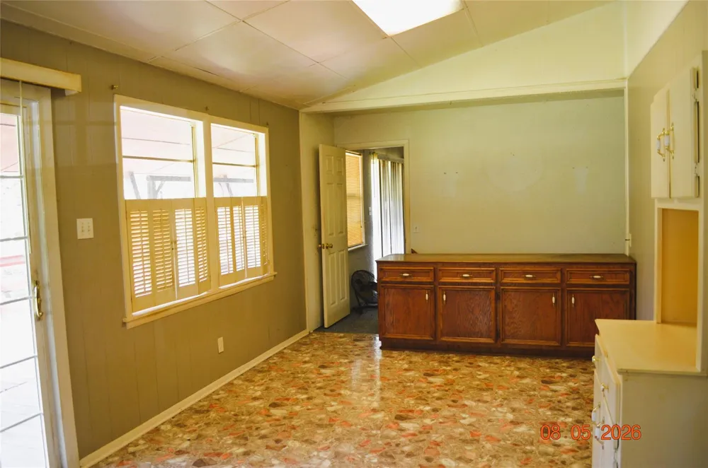 242 Lamenda Avenue Livingston, TX 77351