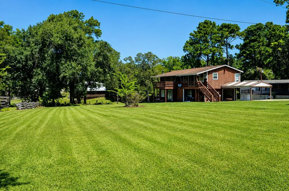 242 Lamenda Avenue Livingston, TX 77351