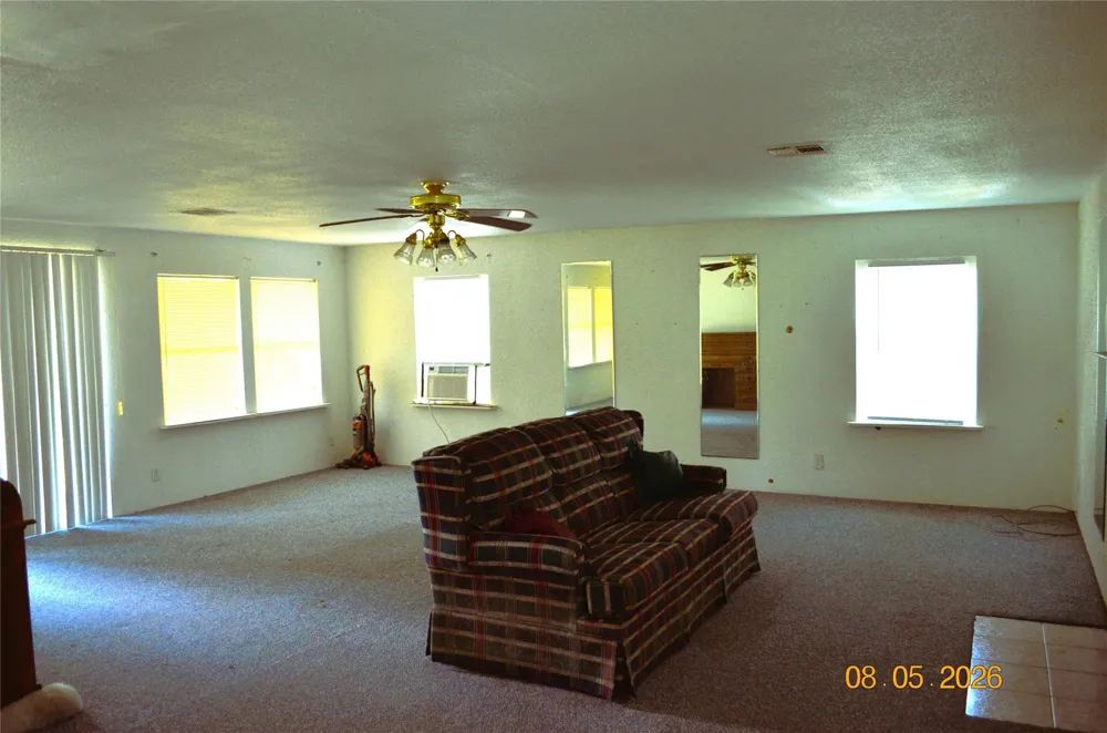 242 Lamenda Avenue Livingston, TX 77351