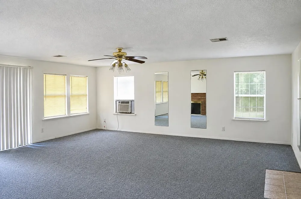 242 Lamenda Avenue Livingston, TX 77351