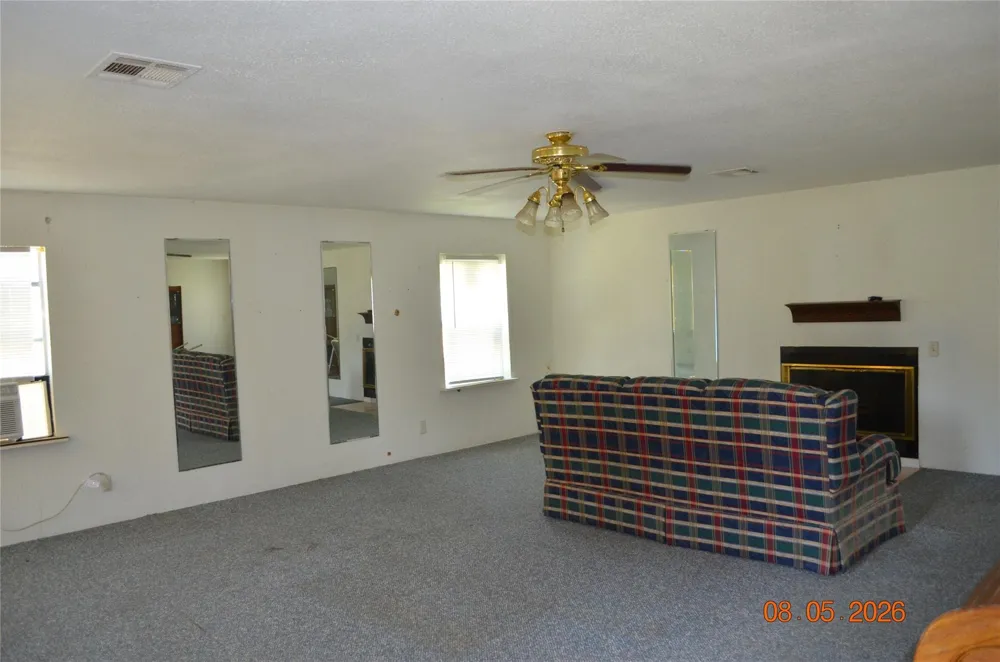 242 Lamenda Avenue Livingston, TX 77351