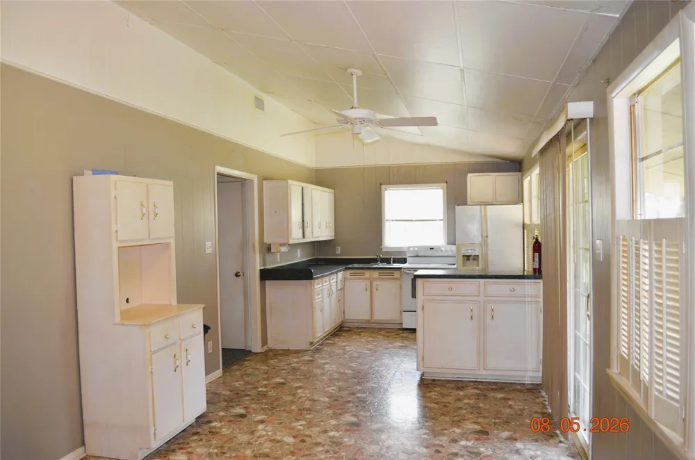 242 Lamenda Avenue Livingston, TX 77351