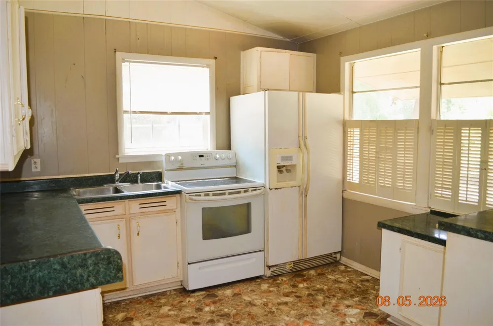 242 Lamenda Avenue Livingston, TX 77351