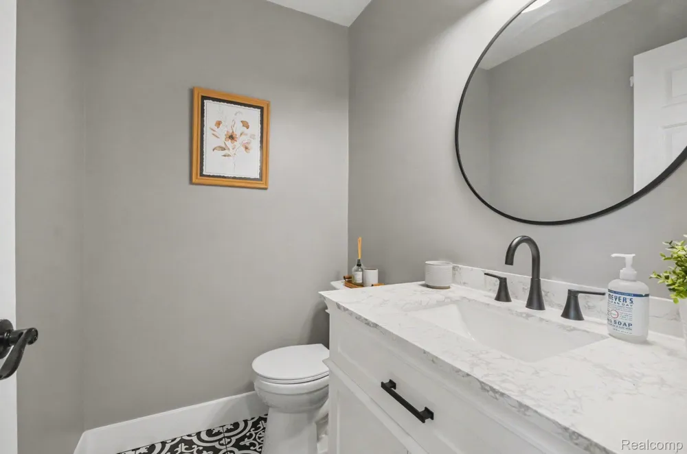 1134 Brookside Court Oxford Charter Township, MI 48371