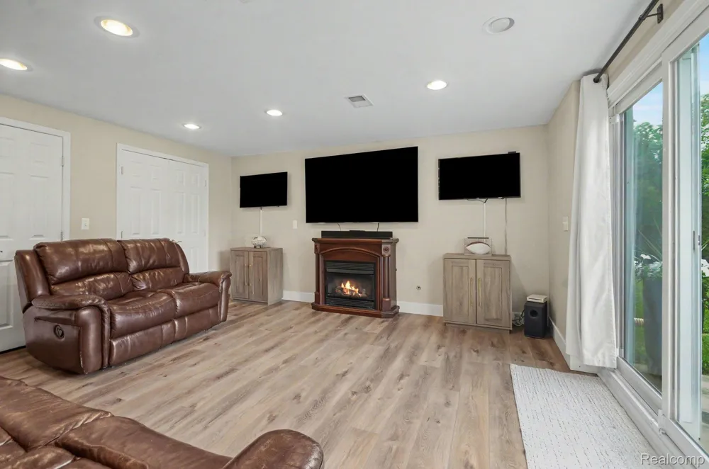 1134 Brookside Court Oxford Charter Township, MI 48371