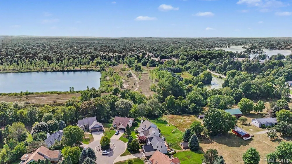 1134 Brookside Court Oxford Charter Township, MI 48371