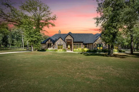 3131 Trailwood Drive E