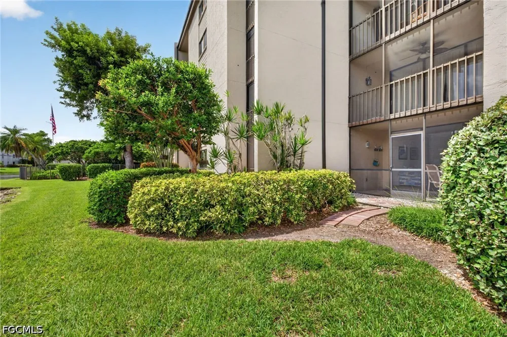 Steamboat Bend #104 Fort Myers, FL 33919