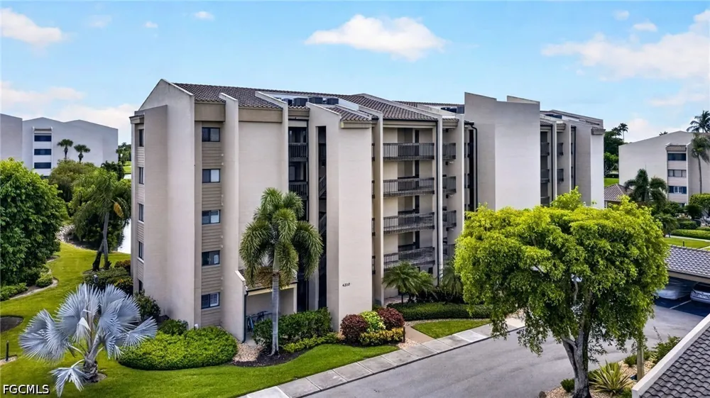 Steamboat Bend #104 Fort Myers, FL 33919