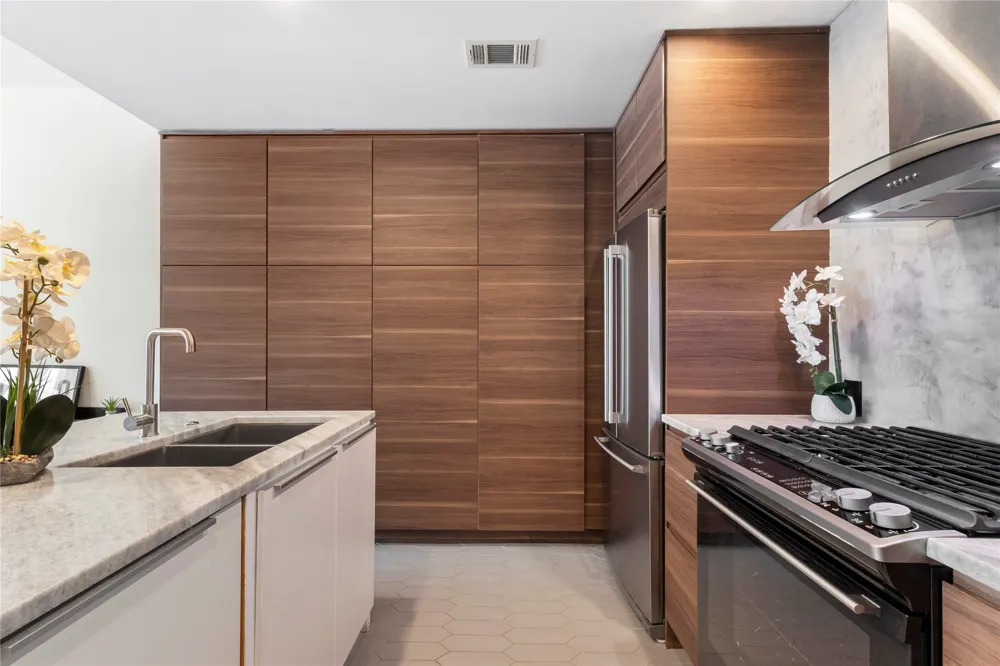 1200 Main Street #1607 Dallas, TX 75202