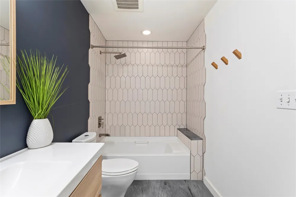 1200 Main Street #1607 Dallas, TX 75202