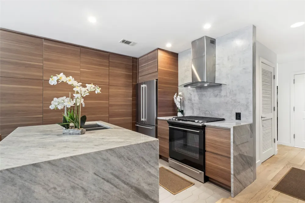 1200 Main Street #1607 Dallas, TX 75202
