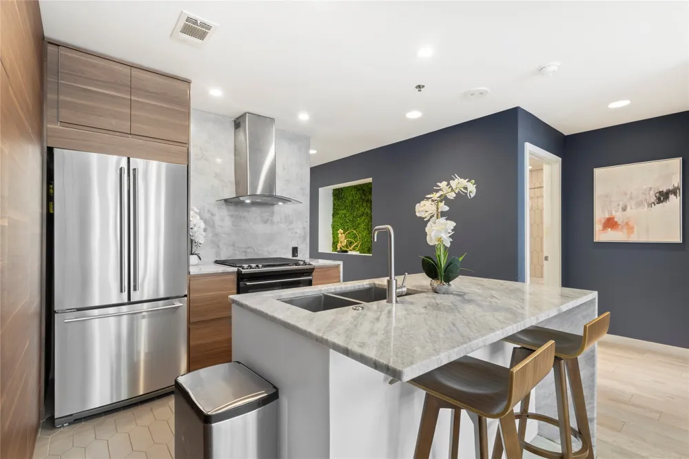 1200 Main Street #1607 Dallas, TX 75202