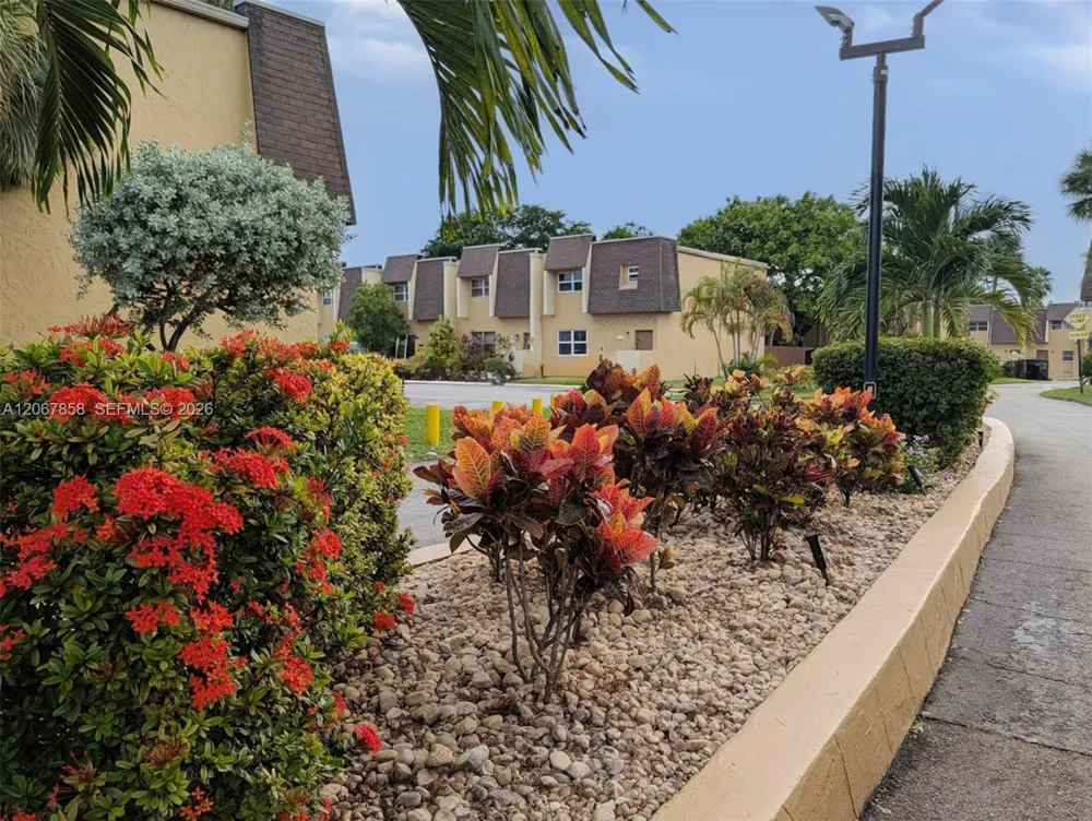 5664 Blueberry Ct #15 Lauderhill, FL 33313