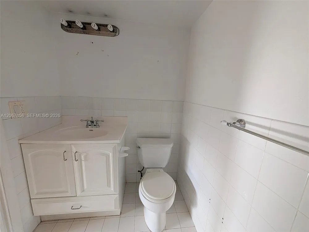 5664 Blueberry Ct #15 Lauderhill, FL 33313