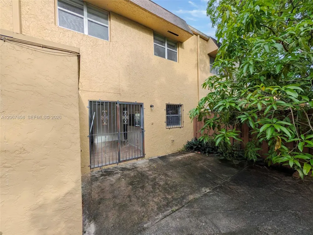 5664 Blueberry Ct #15 Lauderhill, FL 33313