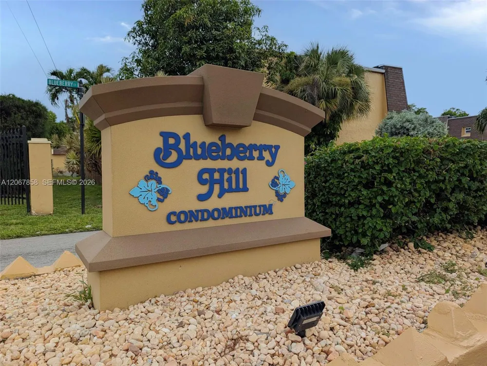 5664 Blueberry Ct #15 Lauderhill, FL 33313