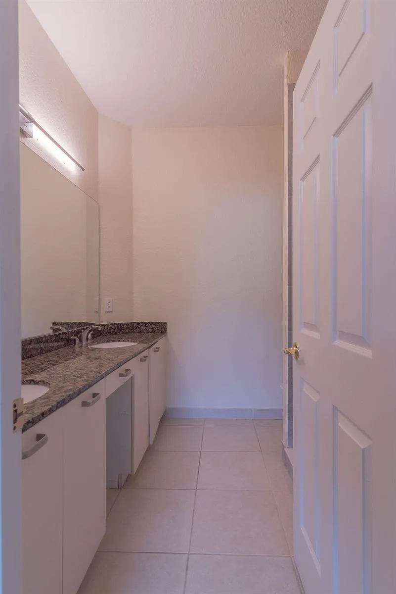 44 SE SEDONA CIRCLE #102 Stuart, FL 34994