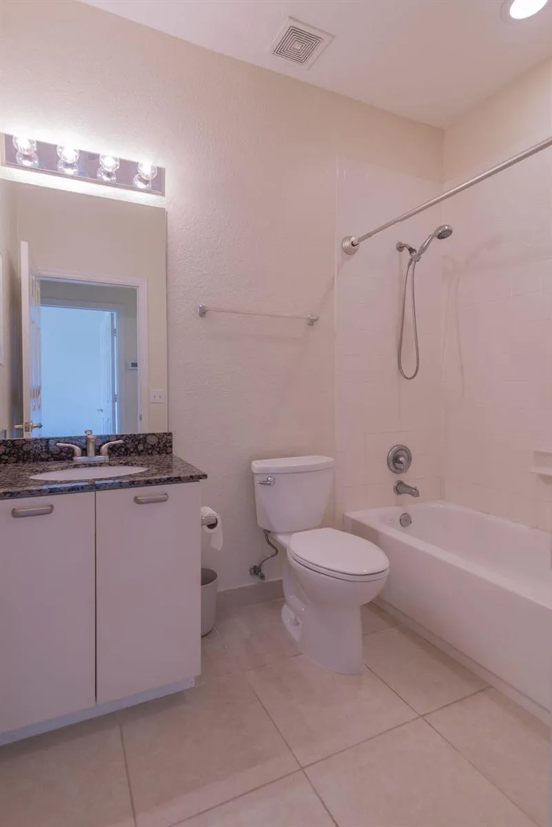 44 SE SEDONA CIRCLE #102 Stuart, FL 34994