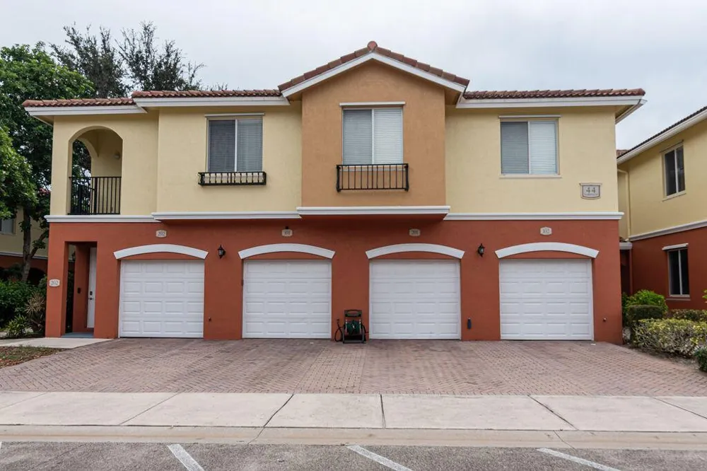 44 SE SEDONA CIRCLE #102 Stuart, FL 34994